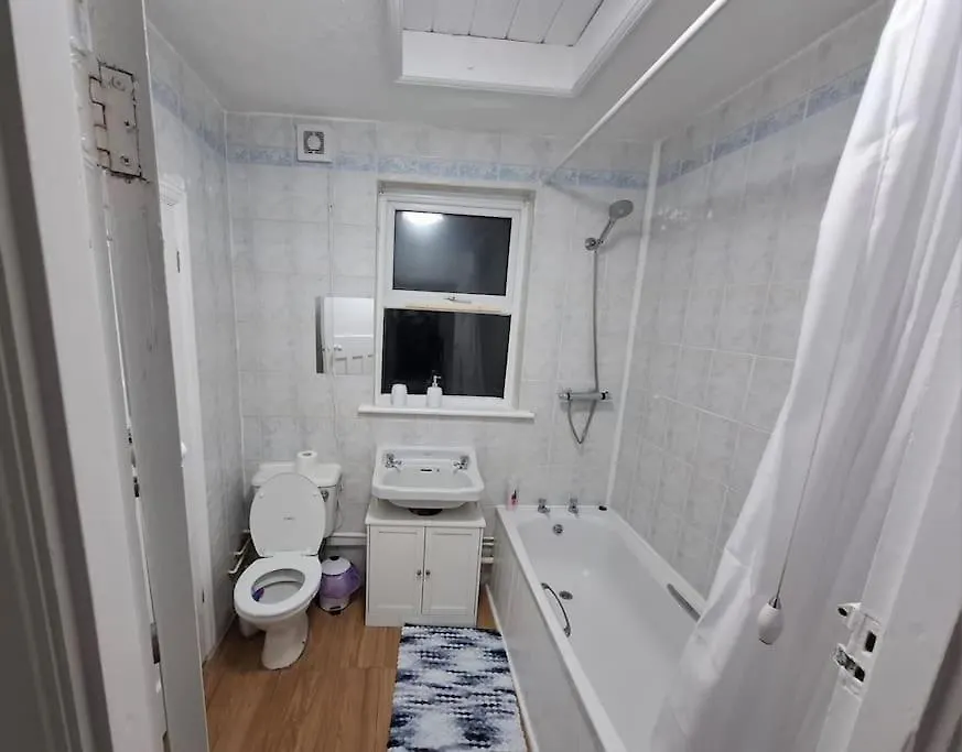 1 Bedroom Flat Near Heathrow Airport Feltham