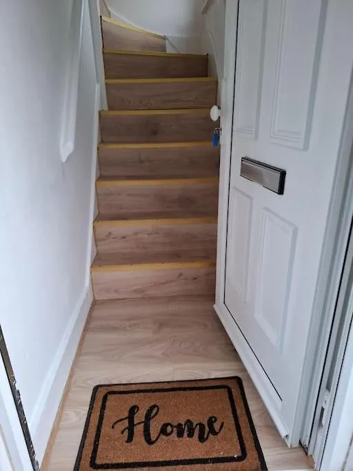 1 Bedroom Flat Near Heathrow Airport Feltham 0*,