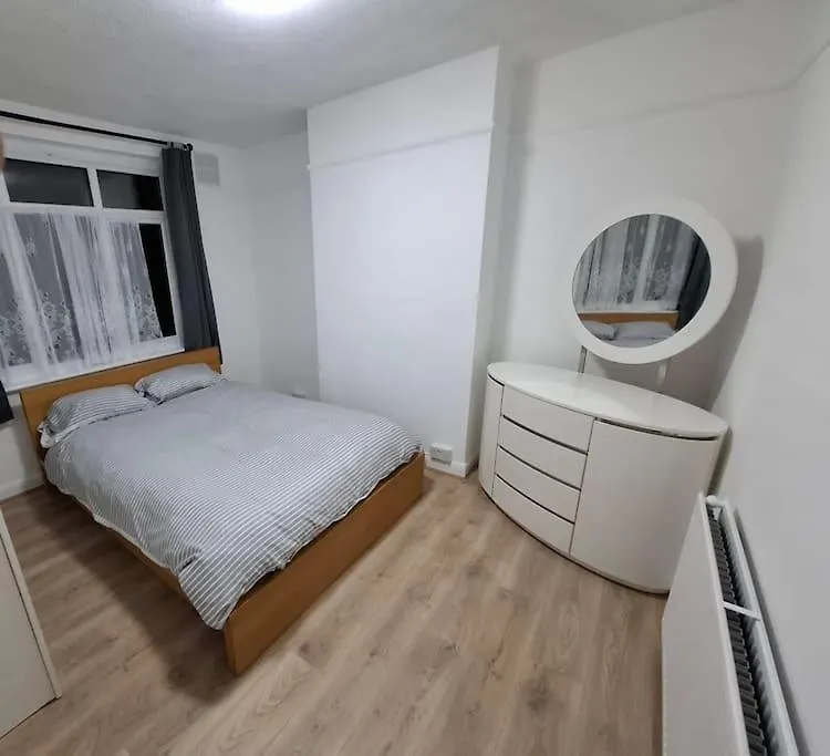 Apartament 1 Bedroom Flat Near Heathrow Airport Feltham