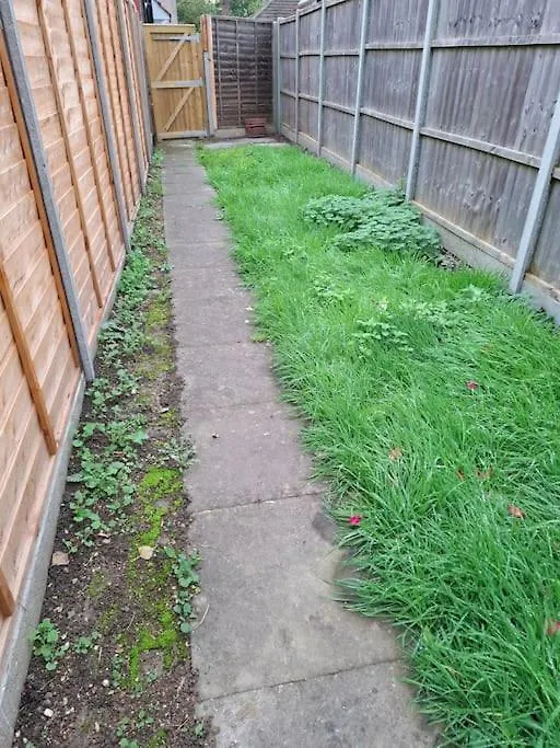 1 Bedroom Flat Near Heathrow Airport Feltham Apartament
