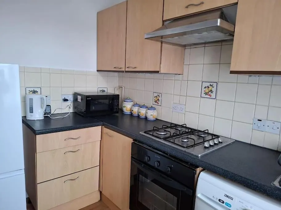 1 Bedroom Flat Near Heathrow Airport Feltham